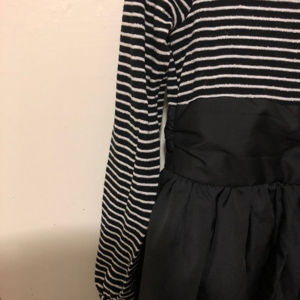 ✨4 for $20 Sale✨Girls 4t dress - Picture 4 of 6